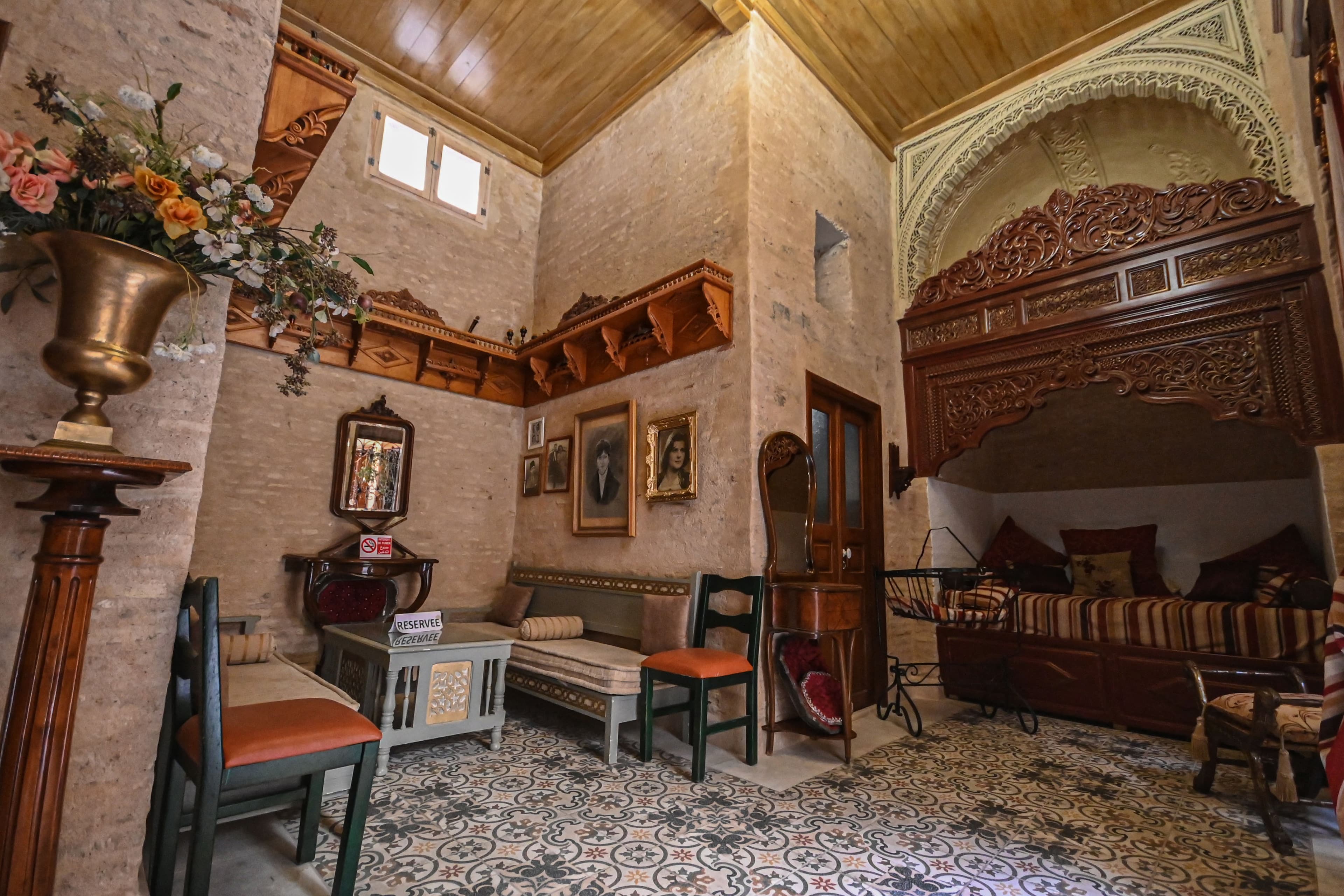 Another chamber of the palace: Jamila